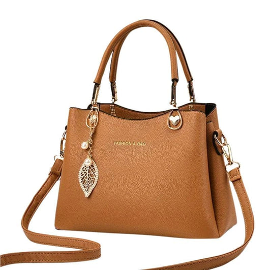 bolsa feminina tote grande maya com pingente amarela